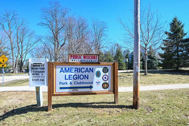 1213 Main STREET, Delafield, WI 53018