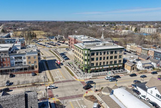 1213 Main STREET, Delafield, WI 53018