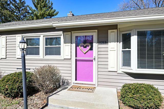 1213 Main STREET, Delafield, WI 53018