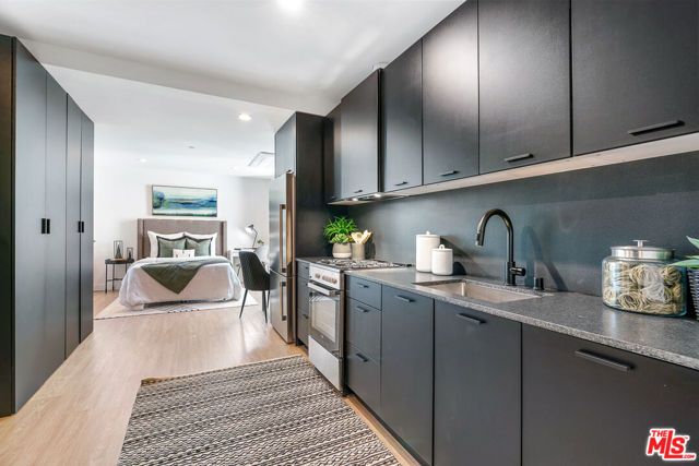 3688 Overland Avenue 641, Los Angeles, CA 90034