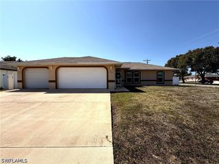 102 SE 43rd LN, Cape Coral, FL 33904