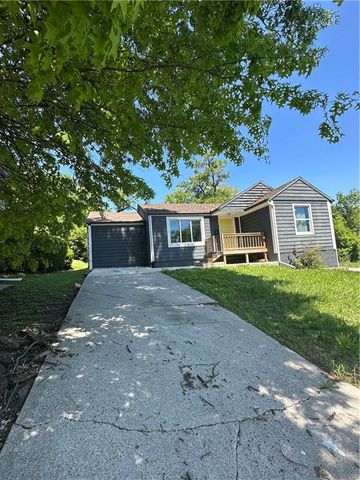 3618 E GREGORY Boulevard, Kansas City, MO 64132