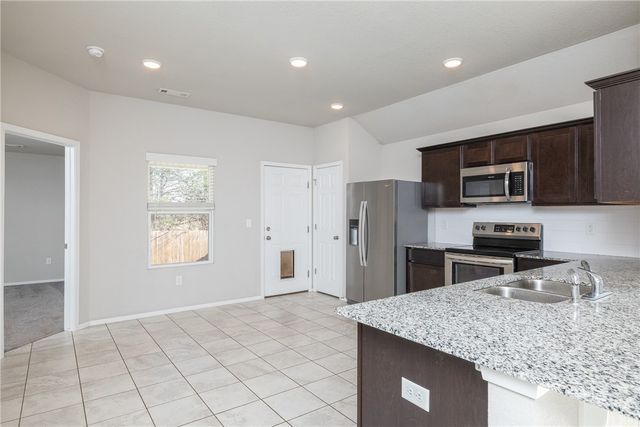 1044 S Kingfisher Lane, Fayetteville, AR 72701