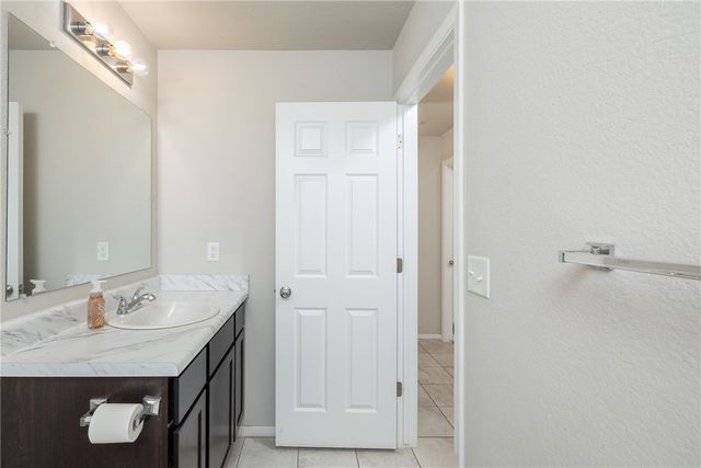 1044 S Kingfisher Lane, Fayetteville, AR 72701