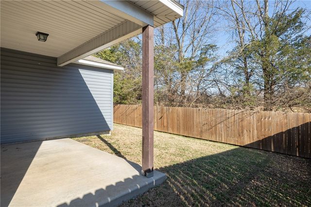 1044 S Kingfisher Lane, Fayetteville, AR 72701