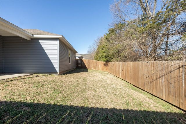 1044 S Kingfisher Lane, Fayetteville, AR 72701