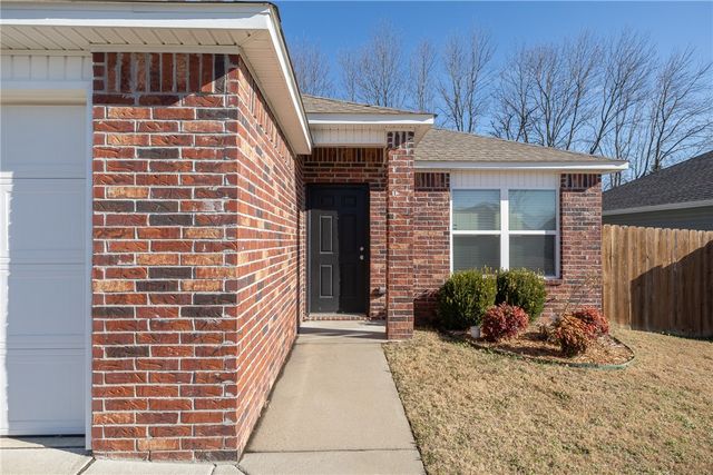 1044 S Kingfisher Lane, Fayetteville, AR 72701