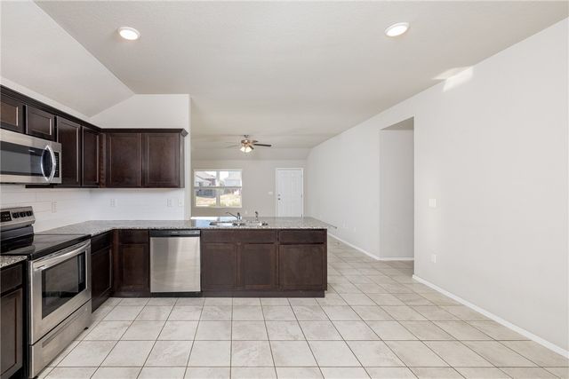 1044 S Kingfisher Lane, Fayetteville, AR 72701