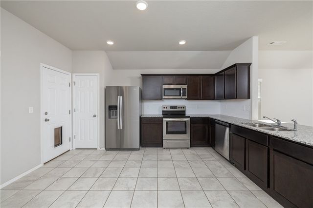 1044 S Kingfisher Lane, Fayetteville, AR 72701