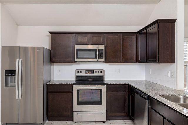 1044 S Kingfisher Lane, Fayetteville, AR 72701