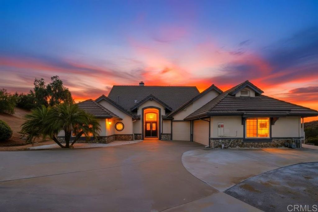 9770 Quail Canyon Rd, El Cajon, CA 92021