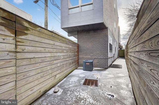 920 N FRONT ST, Philadelphia, PA 19123