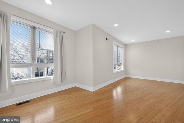 920 N FRONT ST, Philadelphia, PA 19123