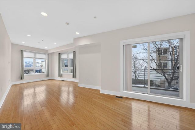 920 N FRONT ST, Philadelphia, PA 19123