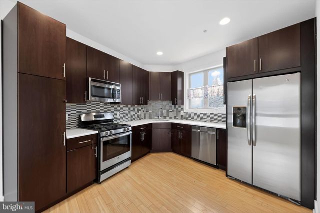 920 N FRONT ST, Philadelphia, PA 19123