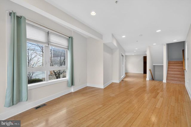 920 N FRONT ST, Philadelphia, PA 19123