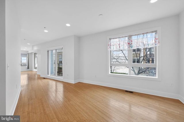 920 N FRONT ST, Philadelphia, PA 19123