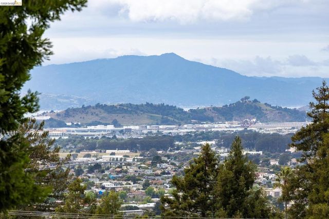 36 Highgate Rd, Kensington, CA 94707