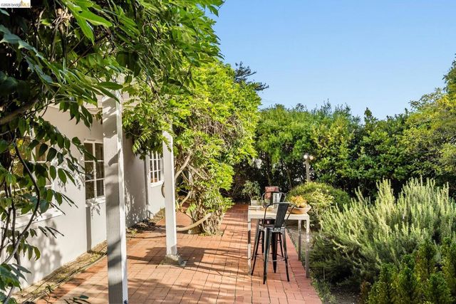36 Highgate Rd, Kensington, CA 94707