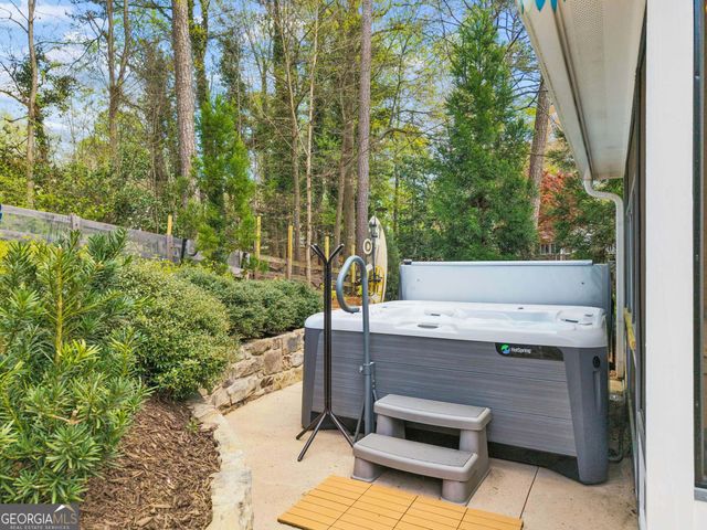 10045 Bankside Drive, Roswell, GA 30076