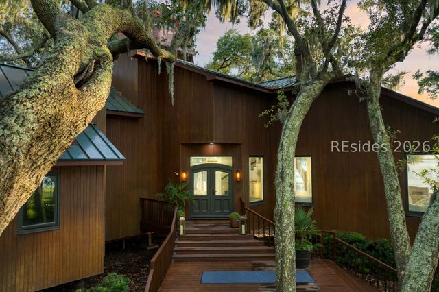 100 Brams Point Road, Hilton Head Island, SC 29926