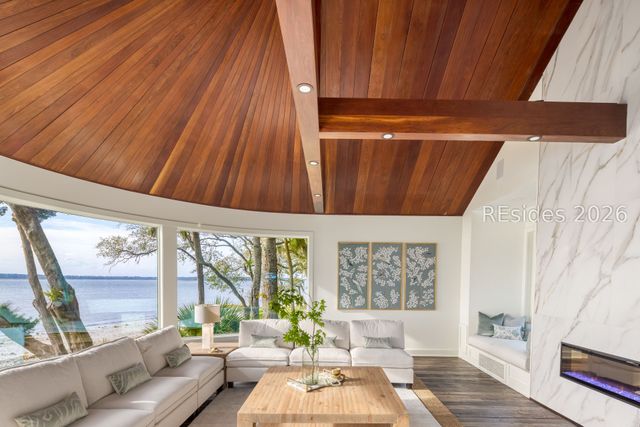 100 Brams Point Road, Hilton Head Island, SC 29926