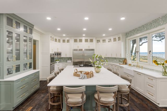 100 Brams Point Road, Hilton Head Island, SC 29926