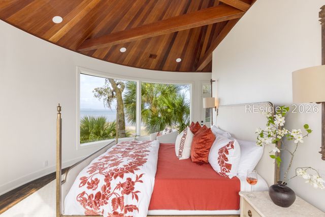 100 Brams Point Road, Hilton Head Island, SC 29926
