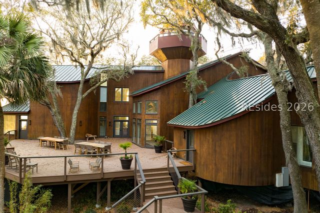 100 Brams Point Road, Hilton Head Island, SC 29926