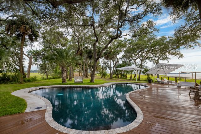 100 Brams Point Road, Hilton Head Island, SC 29926