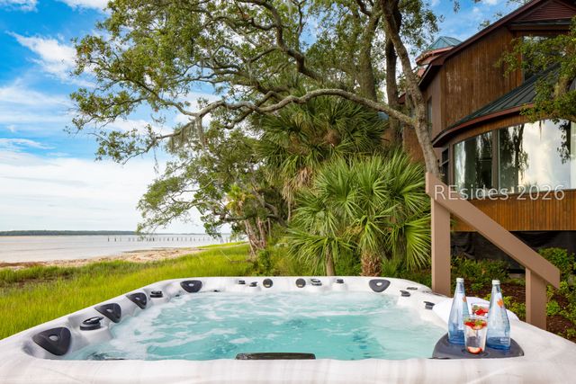 100 Brams Point Road, Hilton Head Island, SC 29926