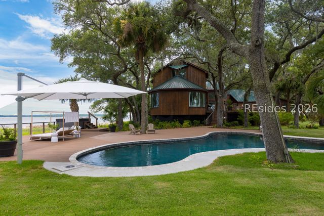 100 Brams Point Road, Hilton Head Island, SC 29926