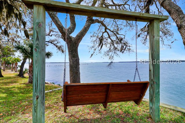 100 Brams Point Road, Hilton Head Island, SC 29926