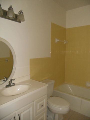 870 N Cocoa Boulevard 1, Cocoa, FL 32922