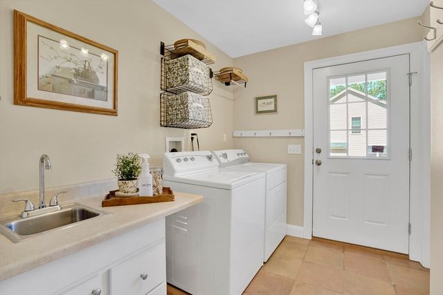 16 Fernwood Drive, East Longmeadow, MA 01028