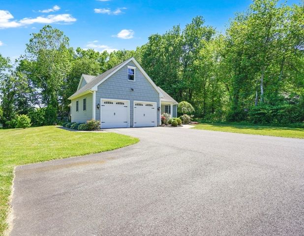 16 Fernwood Drive, East Longmeadow, MA 01028