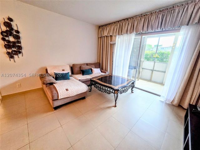 981 Hillcrest Ct 115, Hollywood, FL 33021