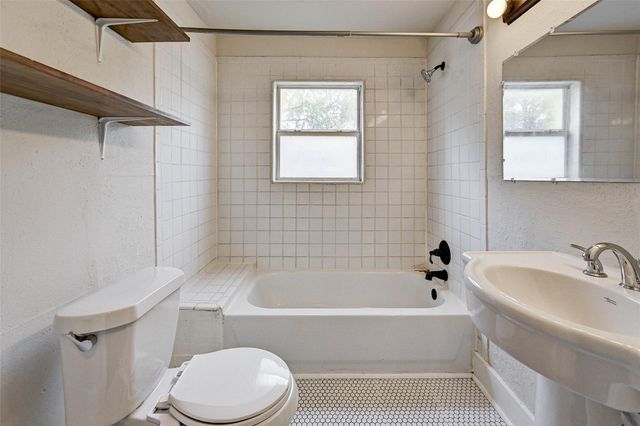 2202 Kane Street A, Houston, TX 77007