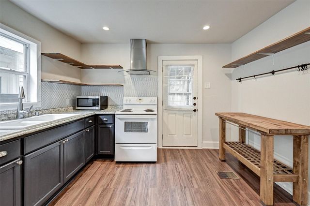 2202 Kane Street A, Houston, TX 77007