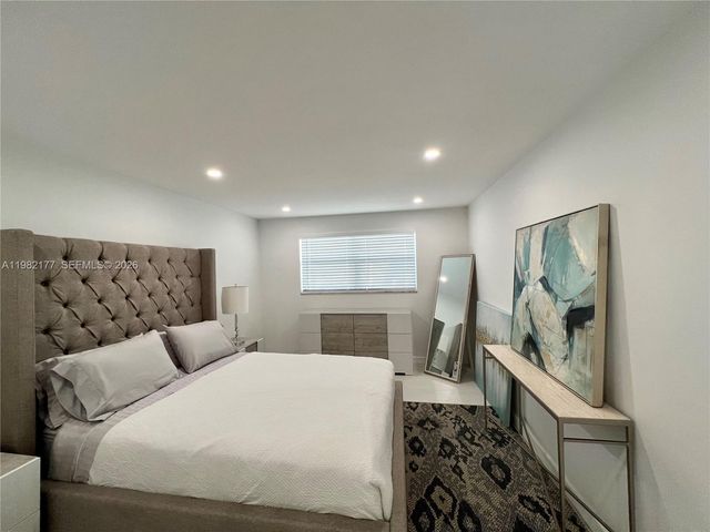 8595 Sunrise Lakes Blvd 207, Sunrise, FL 33322