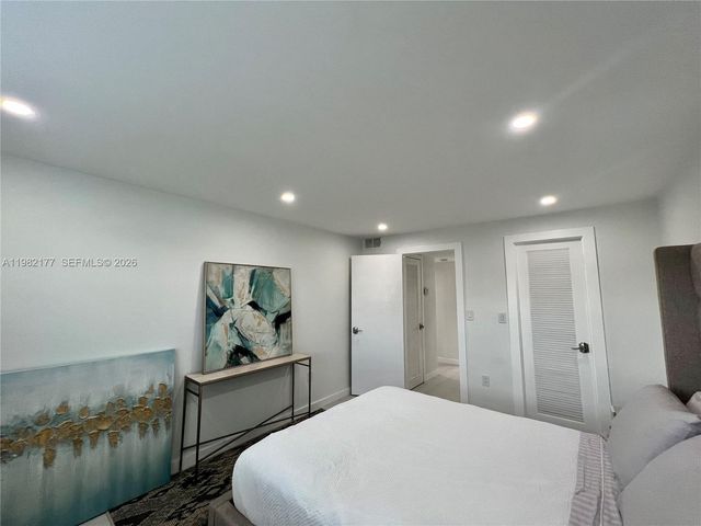 8595 Sunrise Lakes Blvd 207, Sunrise, FL 33322