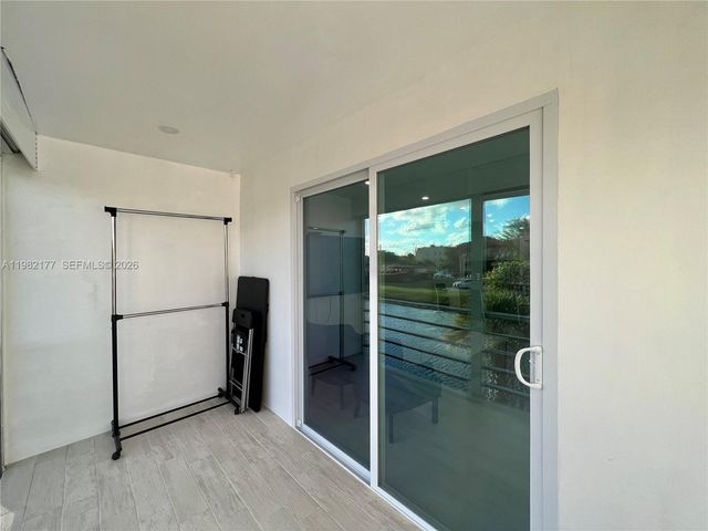 8595 Sunrise Lakes Blvd 207, Sunrise, FL 33322