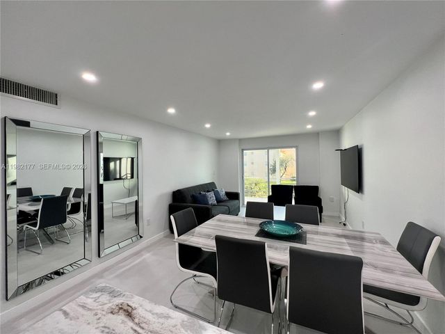 8595 Sunrise Lakes Blvd 207, Sunrise, FL 33322