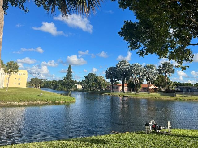 8595 Sunrise Lakes Blvd 207, Sunrise, FL 33322