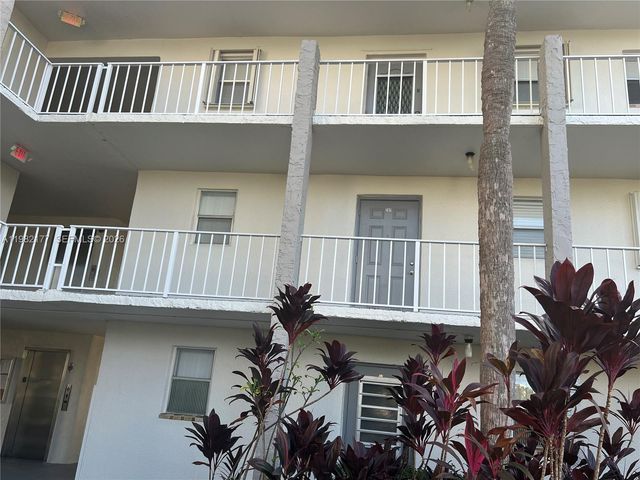 8595 Sunrise Lakes Blvd 207, Sunrise, FL 33322