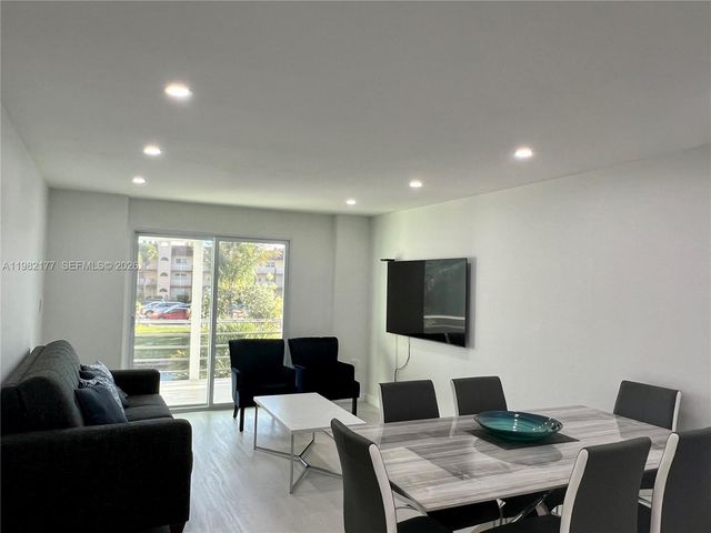 8595 Sunrise Lakes Blvd 207, Sunrise, FL 33322