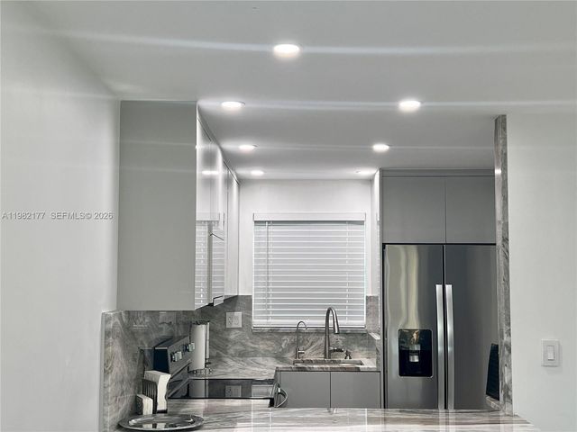 8595 Sunrise Lakes Blvd 207, Sunrise, FL 33322