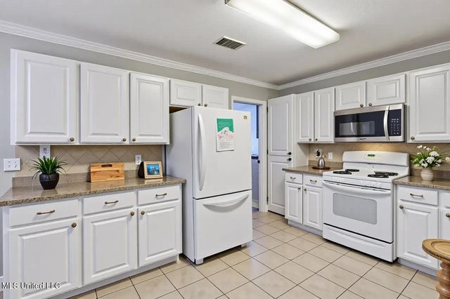 2046 S Cobblestone Cove, Brandon, MS 39042