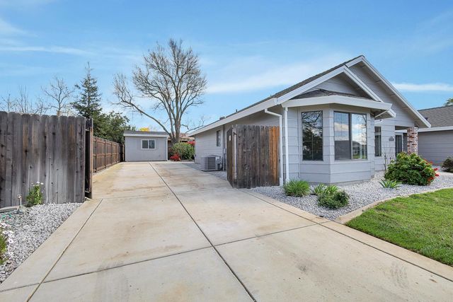 207 Country Club Dr, Colusa, CA 95932