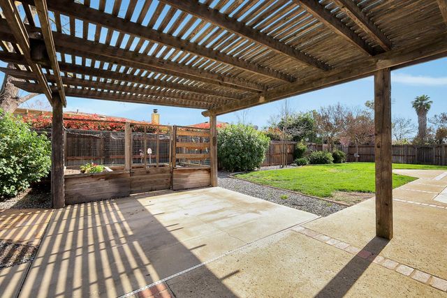 207 Country Club Dr, Colusa, CA 95932